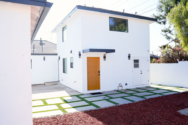 629 W Hillsdale St, Unit A in Inglewood, CA - Building Photo - Building Photo