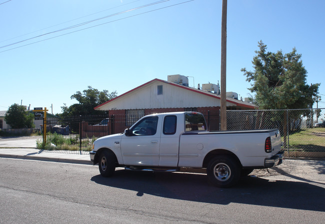 4530 Sunrise Ave in El Paso, TX - Building Photo - Building Photo