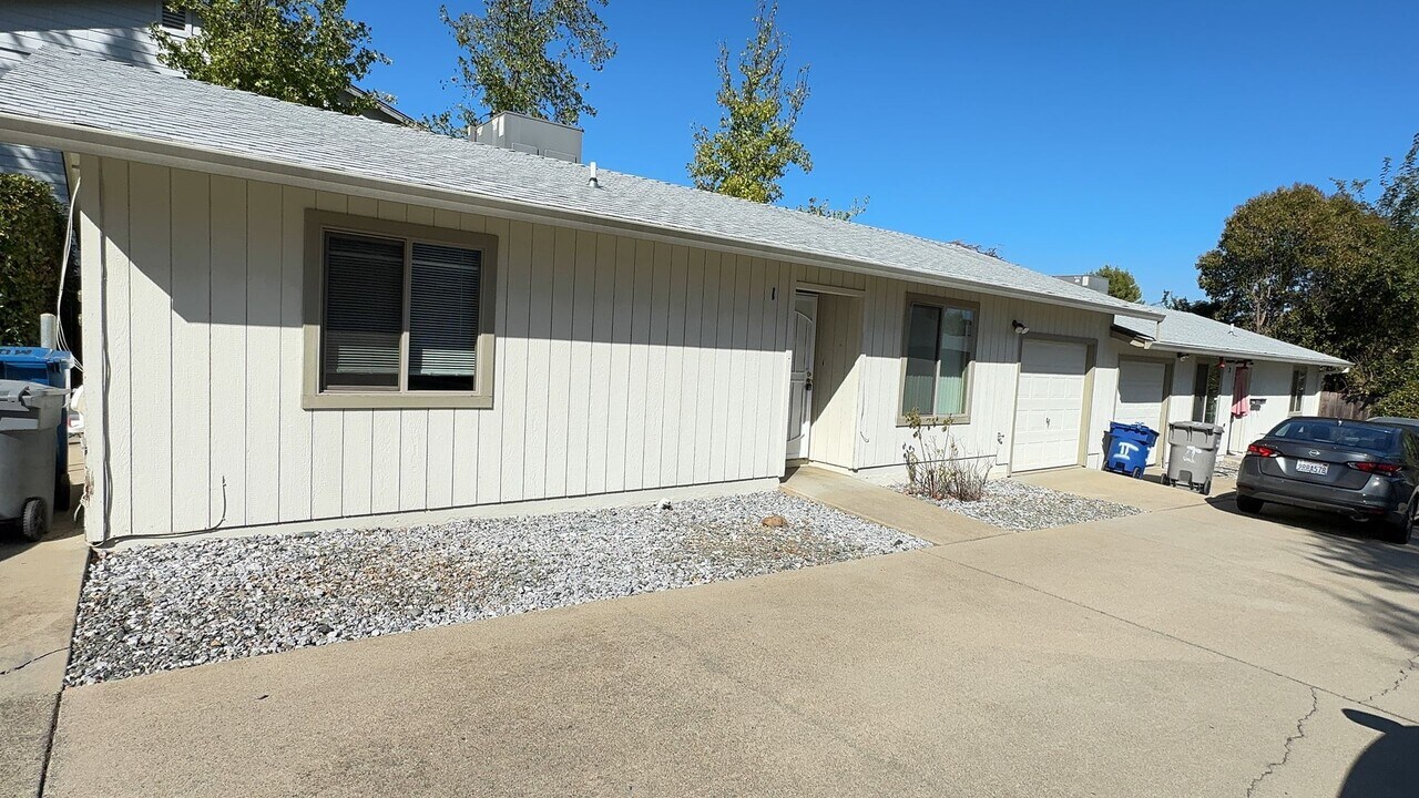 2903 West St in Redding, CA - Building Photo