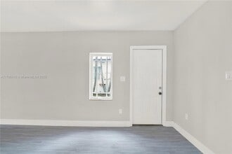 10410 NW 28th Ave, Unit B in Miami, FL - Building Photo - Building Photo