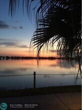 115 Lake Emerald Dr in Oakland Park, FL - Building Photo - Building Photo