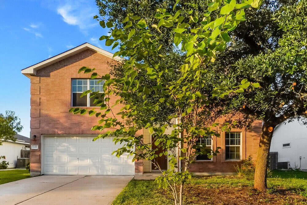 208 Rinehardt St in Hutto, TX - Building Photo