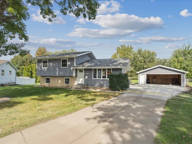 property at 1429 Columbus Dr