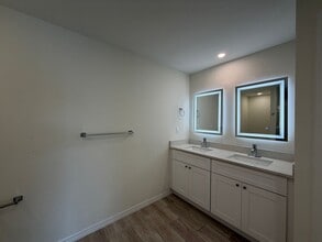 1018 Vogiantzis Pkwy in Cape Coral, FL - Building Photo - Building Photo