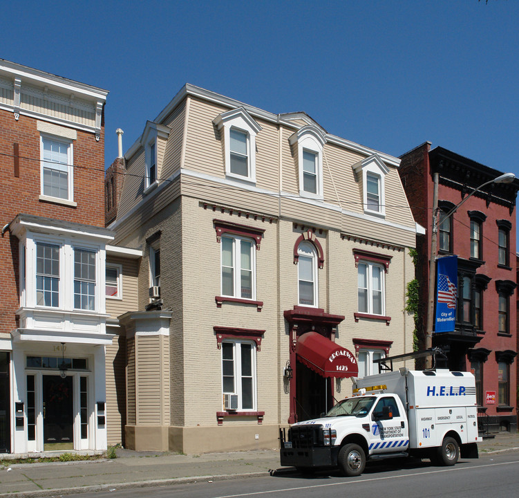 1425 Broadway in Watervliet, NY - Building Photo