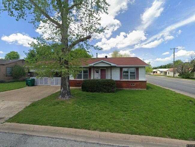 property at 1717 E Cherry St