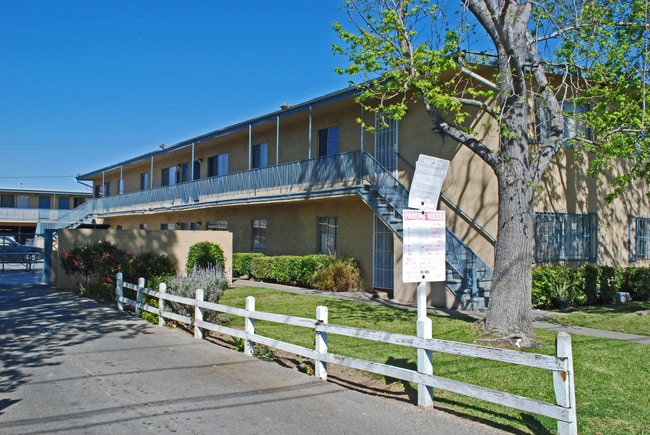 310 S Lyon St in Santa Ana, CA - Foto de edificio - Building Photo