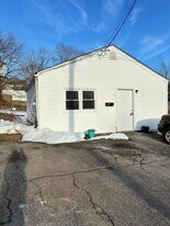 37 Wakefield St in West Warwick, RI - Building Photo