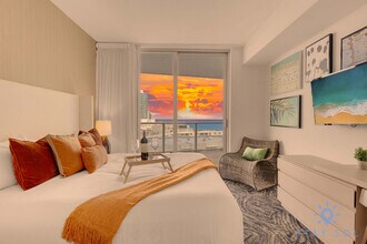 4111 S Ocean Dr in Hollywood, FL - Building Photo - Building Photo