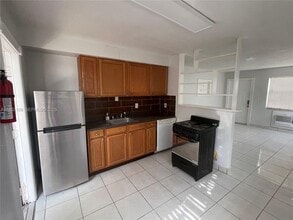 1719 Lincoln St in Hollywood, FL - Foto de edificio - Building Photo