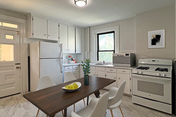 44 Cedar St, Unit 3B in Somerville, MA - Foto de edificio - Building Photo