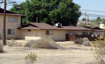 15793 Mondamon Rd in Apple Valley, CA - Building Photo - Building Photo