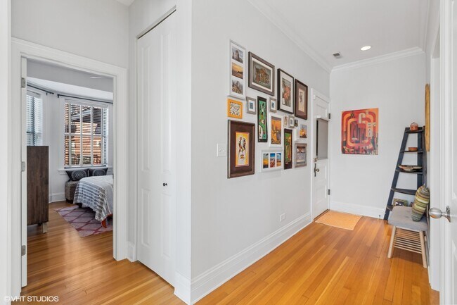 669 W Barry Ave in Chicago, IL - Building Photo - Building Photo