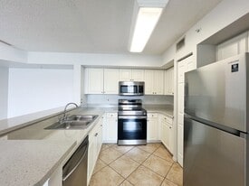 1265 Wildwood Lakes Blvd, Unit Apt 104 in Naples, FL - Building Photo