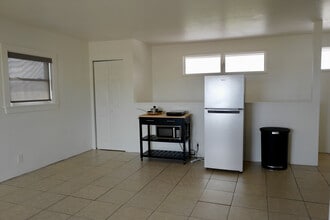 1928 Waimano Home Rd in Pearl City, HI - Foto de edificio - Building Photo