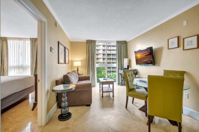 2951 S Bayshore Dr in Miami, FL - Foto de edificio - Building Photo