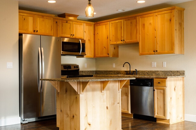 419 N 11th St in Philomath, OR - Foto de edificio - Building Photo