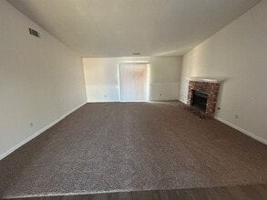1509 S Noyes St in Visalia, CA - Foto de edificio - Building Photo