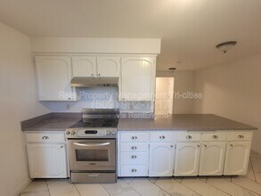 3704 S Vancouver St in Kennewick, WA - Building Photo - Building Photo