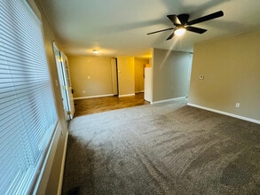 390 Burdel Dr in Wilmington, OH - Building Photo - Building Photo