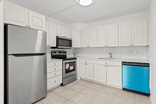 2044 Hythe A in Boca Raton, FL - Building Photo