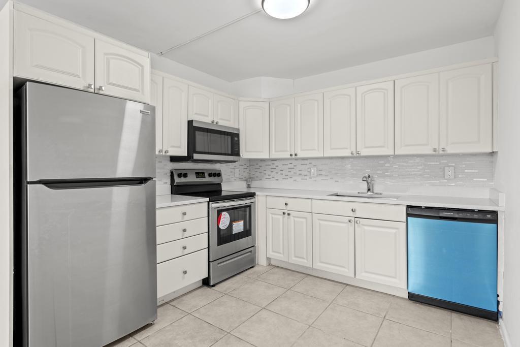 2044 Hythe A in Boca Raton, FL - Building Photo