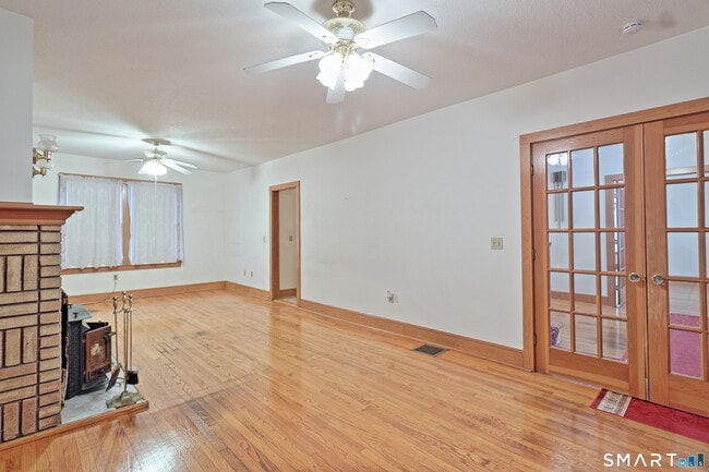 1129 N Colony Rd in Meriden, CT - Building Photo - Building Photo