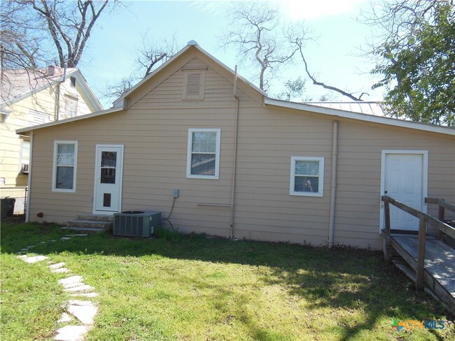 property at 824 W Mill St
