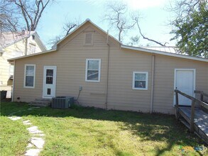 824 W Mill St in New Braunfels, TX - Building Photo - Building Photo