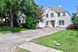 7204 Covered Bridge Dr in Austin, TX - Building Photo - Building Photo