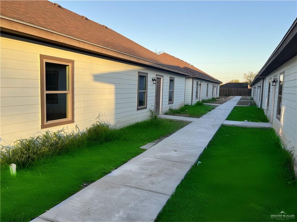 340 Eva St, Unit 1 in Elsa, TX - Building Photo