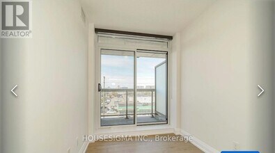3520-3520 Danforth Ave in Toronto, ON - Building Photo - Building Photo