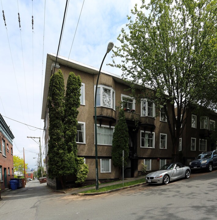 1534 Balsam St in Vancouver, BC - Building Photo