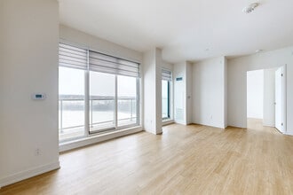 2 David Eyer Rd in Richmond Hill, ON - Building Photo - Building Photo