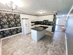 616 Amberdale W Cir in Lumberton, NC - Building Photo - Building Photo