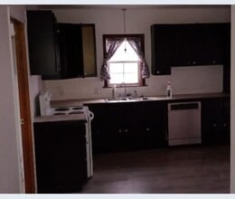 108 S Depot St in Mount Pleasant, PA - Foto de edificio - Building Photo