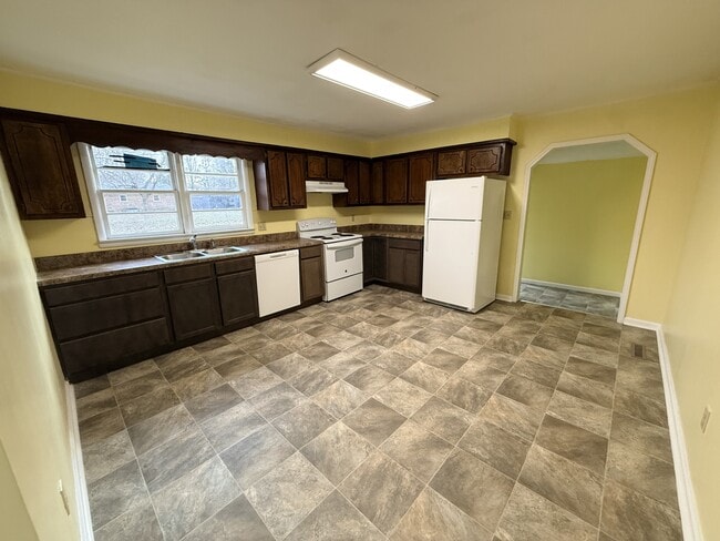 608 Mt Pelia Rd in Martin, TN - Building Photo - Building Photo