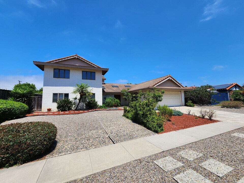 5672 Stresemann St in San Diego, CA - Building Photo