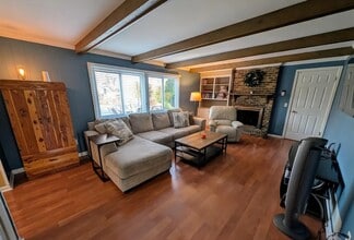 3749 Dewlawn Dr in Toledo, OH - Building Photo - Building Photo