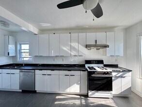 33 Hollis Ave in Quincy, MA - Building Photo - Building Photo