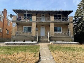 3415 McFarlan Rd, Unit Unit4 in Cincinnati, OH - Building Photo