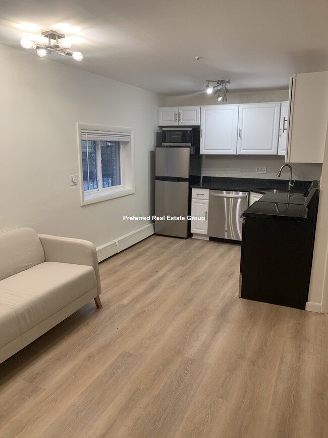16 Everett Ave, Unit GD