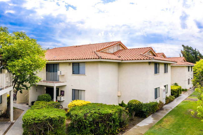 Mira Loma Apartments in Temecula, CA - Building Photo - Building Photo