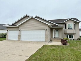 3337 Monroe St in Fargo, ND - Building Photo