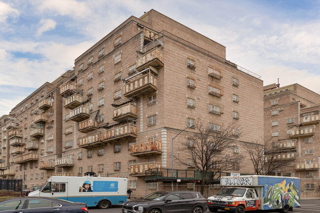 525 Kent Ave in Brooklyn, NY - Foto de edificio - Primary Photo