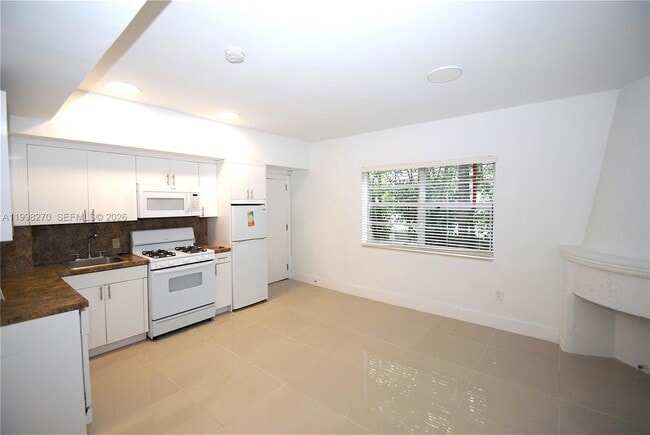 1559 Meridian Ave in Miami Beach, FL - Building Photo - Building Photo