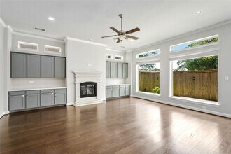 927 W Lacey Garden Loop in Houston, TX - Building Photo - Building Photo