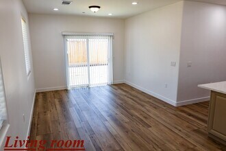 590 Lincoln Ave in Dinuba, CA - Building Photo - Building Photo