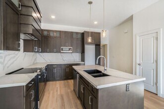 3728 NW 93rd St in Kansas City, MO - Building Photo - Building Photo