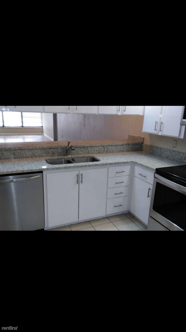 3516 Whitehall Dr in West Palm Beach, FL - Building Photo - Building Photo